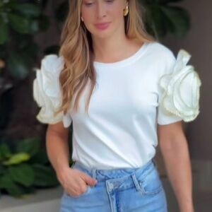 Scarsa Colombia color cream blouse size L Rose design on sleeves